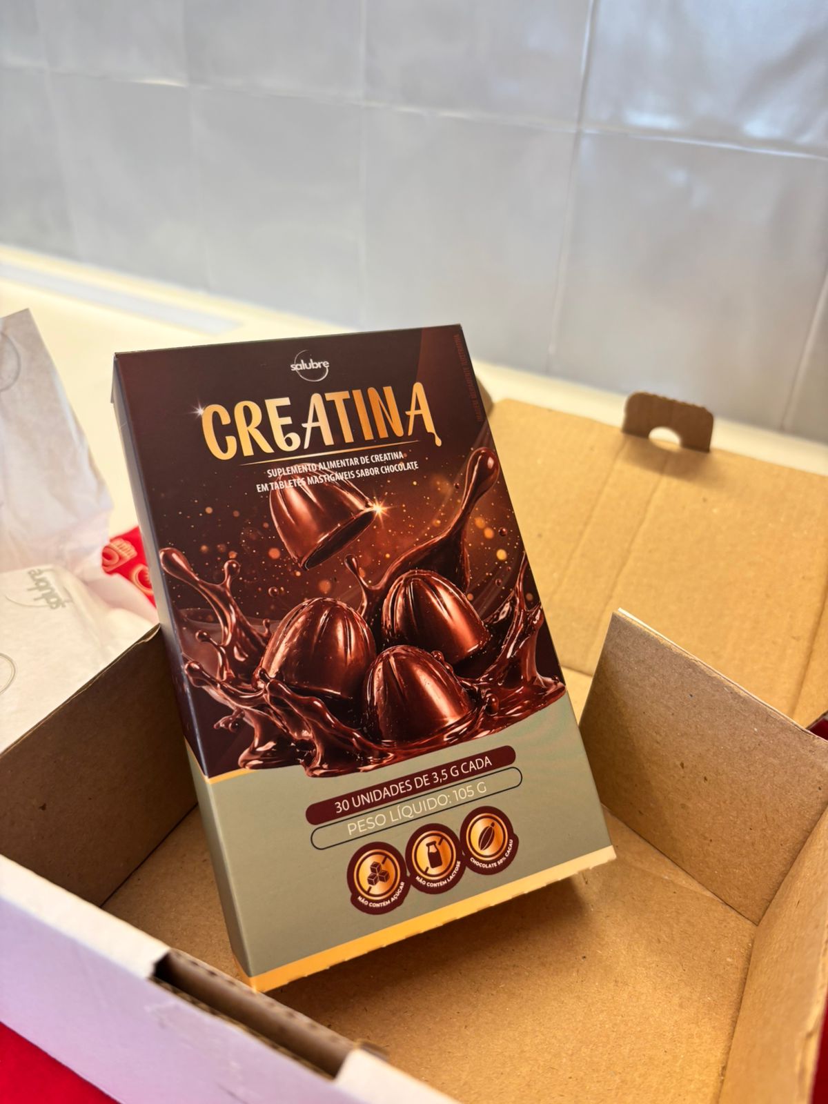 Creatina Salubre Chocolate na embalagem de entrega